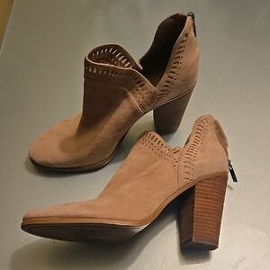 Elegant Tan Women's Heeled Shoes